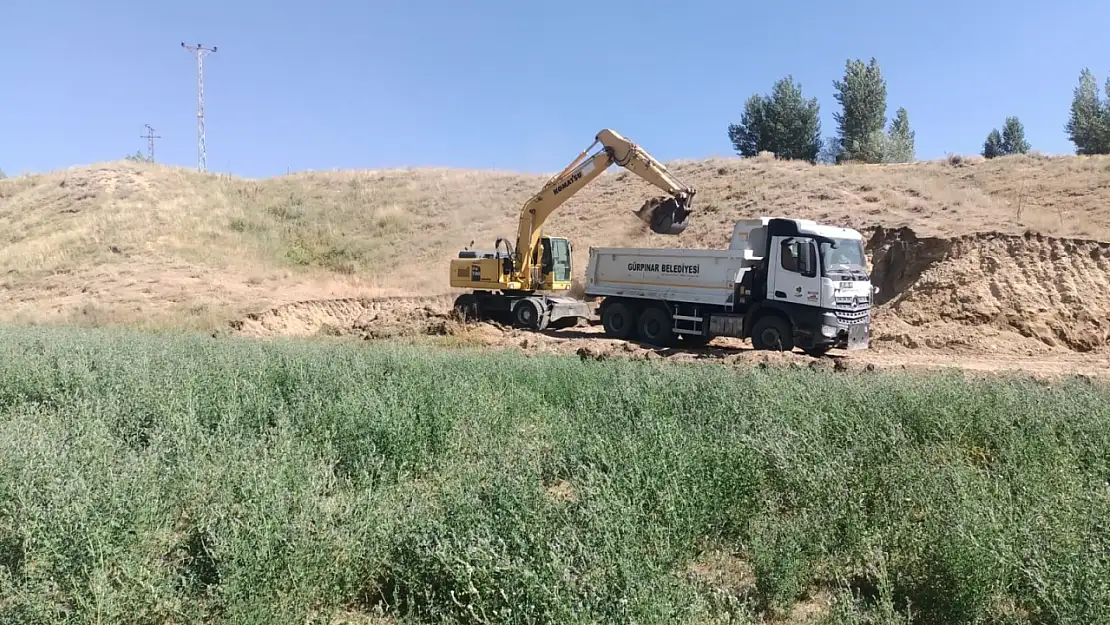 Gürpınar Belediyesi'nden Kesintisiz Hizmet: Yol Bakımından Temizlik Çalışmalarına Kadar Her Şey Yapılıyor