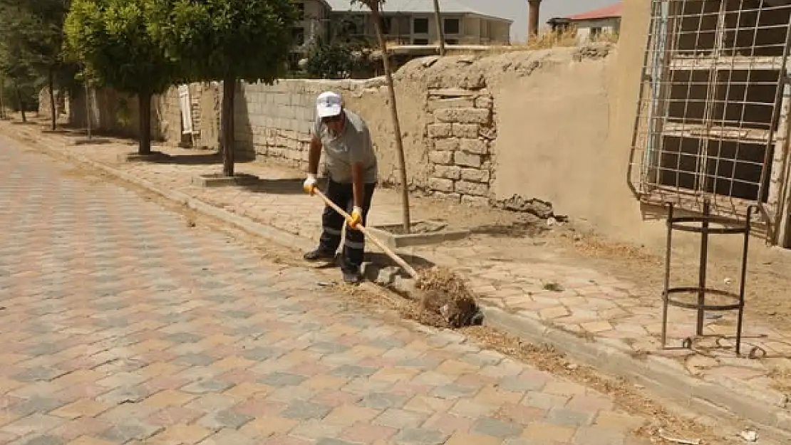 Gürpınar Belediyesi temizlik seferberliğiyle çevre bilincini artırıyor