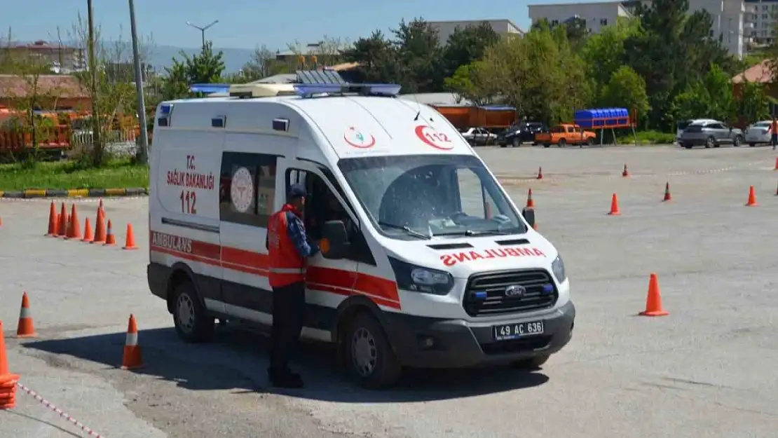 Hakkari, Muş, Ağrı ve Van'daki ambulans sürücülerine güvenli sürüş eğitimi