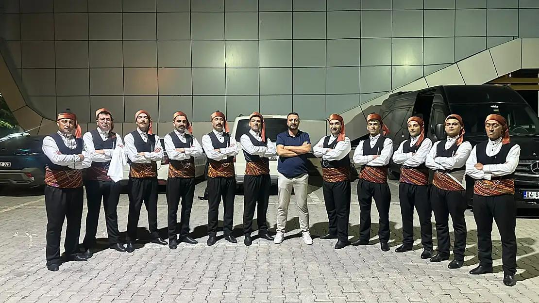Halk oyunlarında birincilik Ağrı'nın