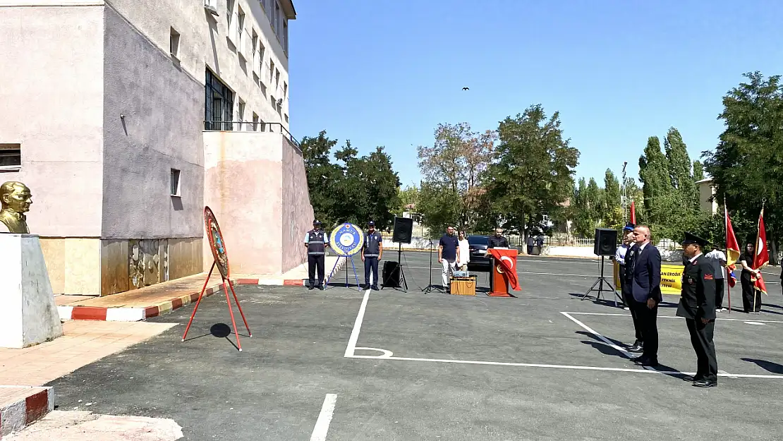 Hamur'da 30 Ağustos Zafer Bayramı törenle kutlandı