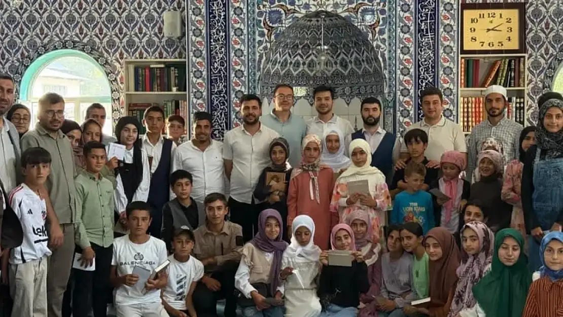 Hamur'da yaz Kur'an kursu öğrencileri yeteneklerini gösterdi
