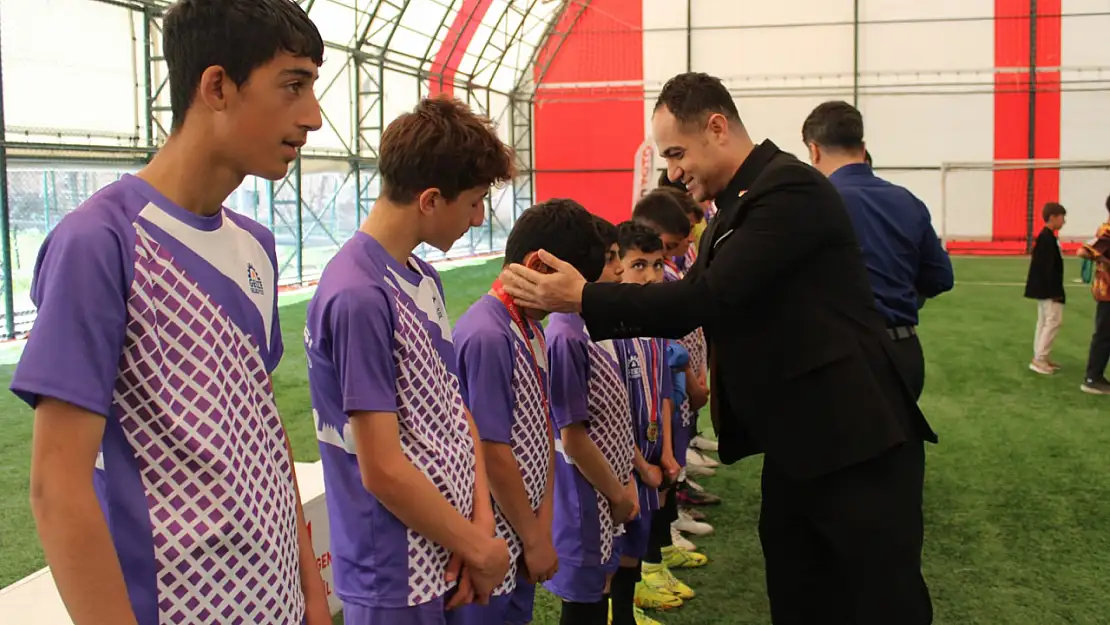 Hamur'da yıldızlar futbol ilçe birinciliği müsabakaları tamamlandı
