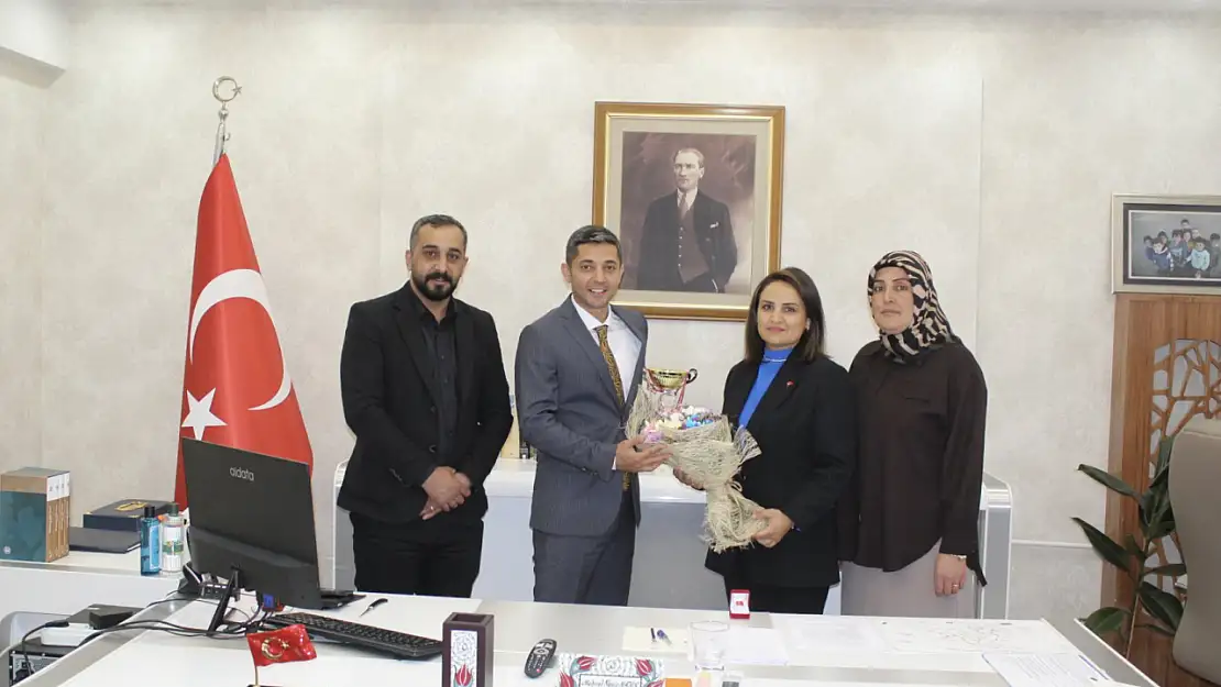 Hamur kaymakamı Mahir tapu ve kadastro personelini makamında ağırladı