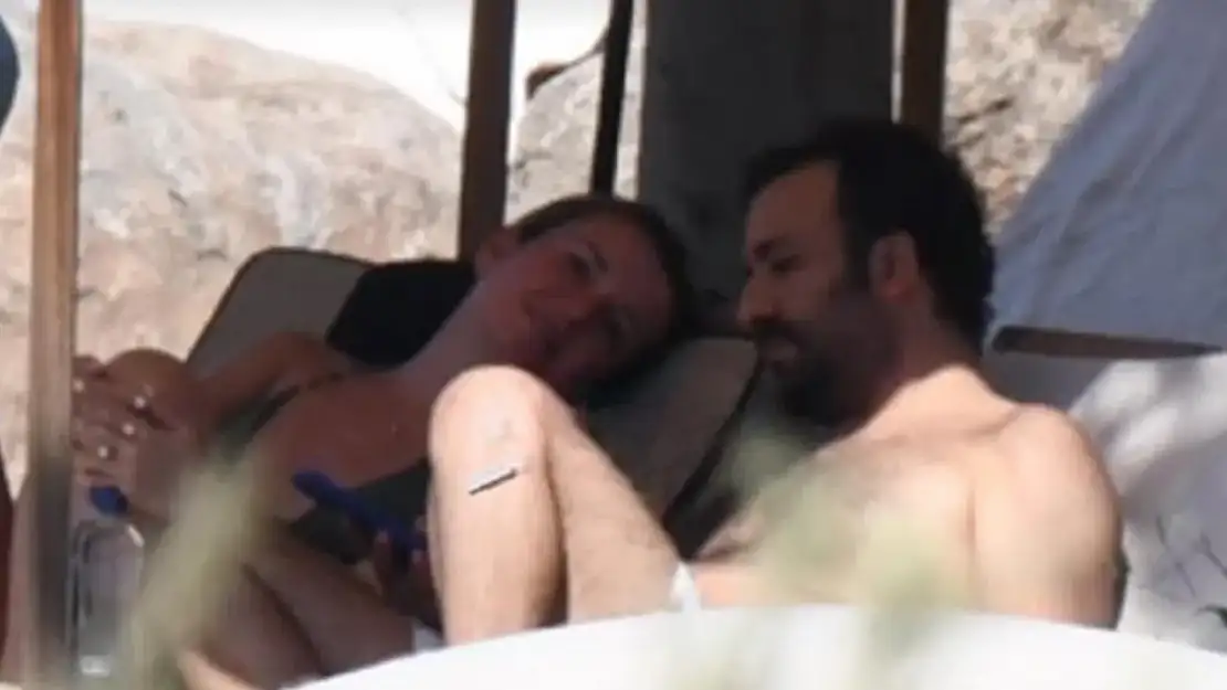Hasan Can Kaya, yeni sevgilisiyle yaz tatilinde objektiflere takıldı!