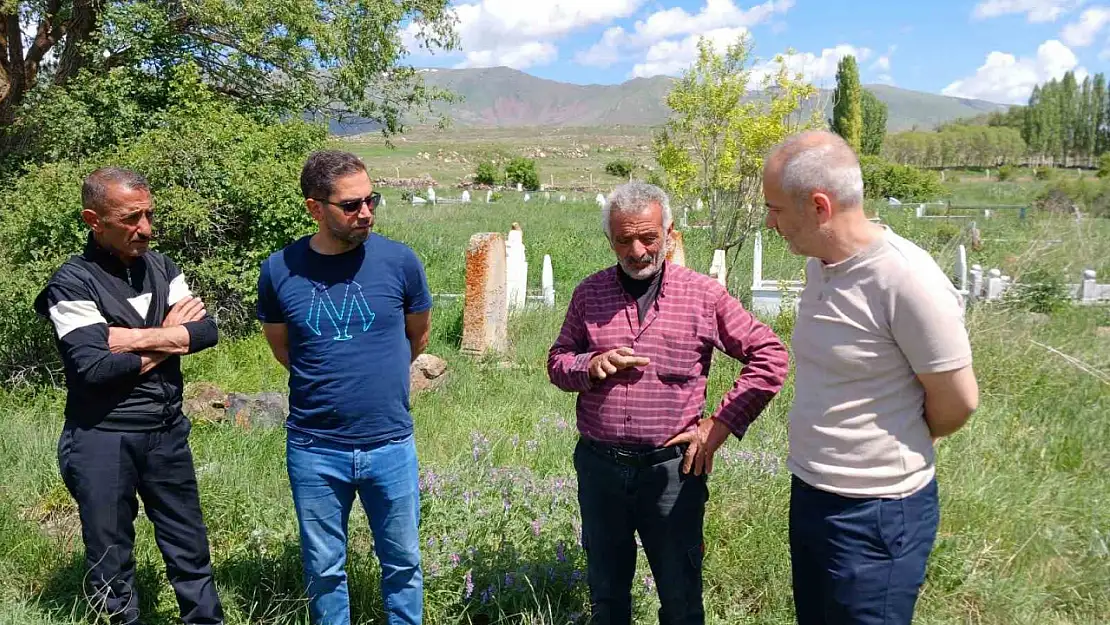 Hatıralarda Saklı Kahramanın Mezarı Sessizliğe Büründü