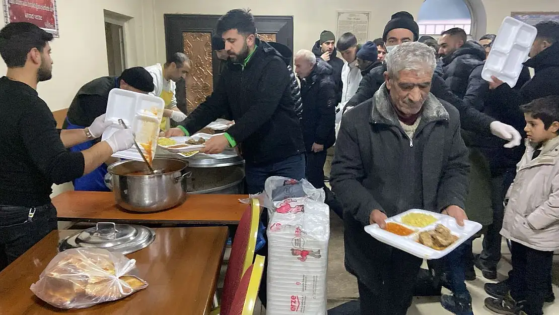 Hayırseverlerin destekleriyle Ağrı'da iftar sofraları açılıyor!