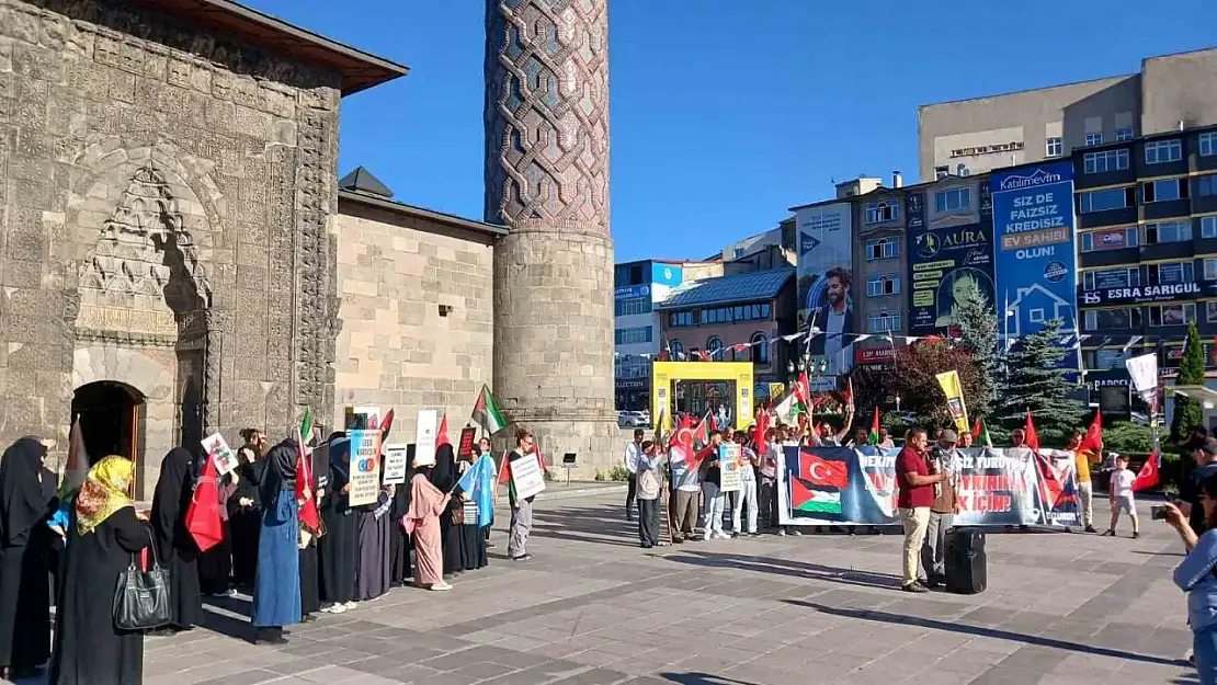 Hekimler Erzurum'da 93. haftada Gazze'nin acılarına sessiz yürüyüşle dikkat çekti