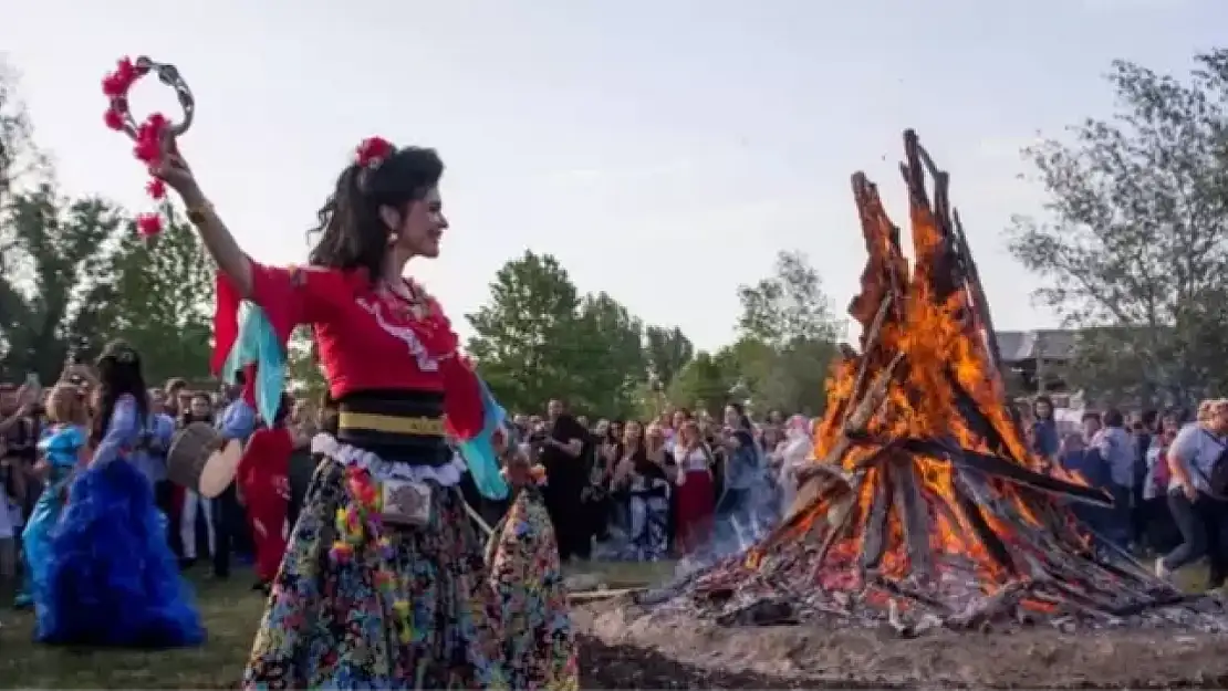 Hıdırellez tuz yiyip yatmak günah mı? HIDIRELLEZ DİLEK DUASI NEDİR: Hıdırellez duası ne zaman yapılır, kaç kez okunur? Hıdırellez dilek duası okunuşu ve anlamı! Hıdırellez tuz ritüeli duası! 5-6 Mayıs Hıdırellez Günü'nde neler yapılır?