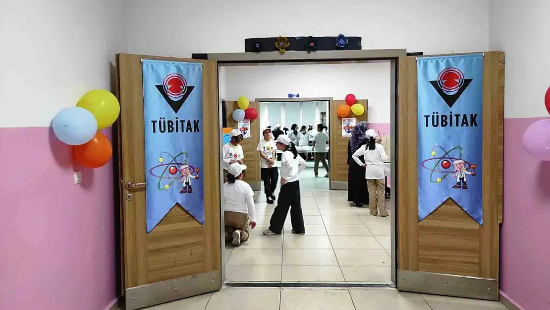 Hilalkent 125. Yıl İmam Hatip Ortaokulu Öğrencileri Bilim Fuarında İlginç Projeler Sergiledi