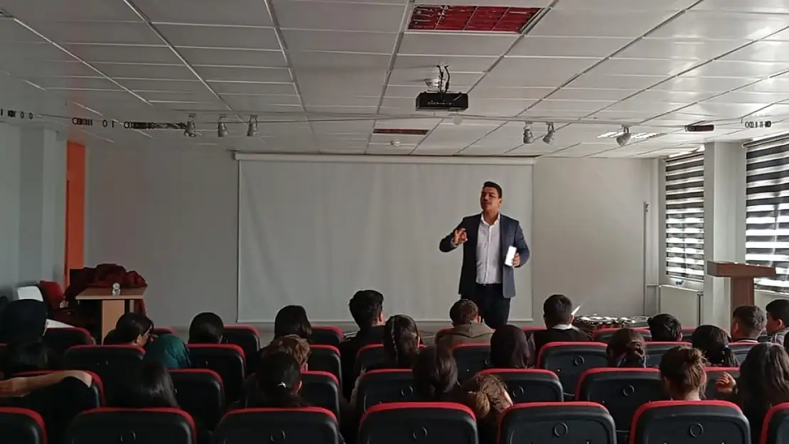 Hınıs Müftülüğü'nden Gençlere Yönelik Anlamlı Buluşma