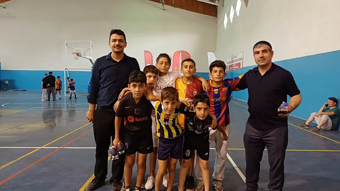 Hınıs'ta Kur'an Kursları Arasında Futbol Turnuvası Başladı