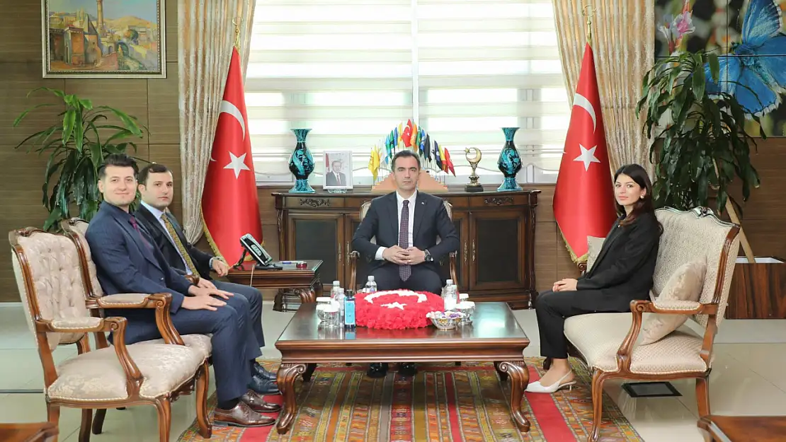 Hizan Adalet Sarayı Hakimleri ve Van Rölöve Müdür V. Bitlis Valisi Karakaya'yı Ziyaret Etti