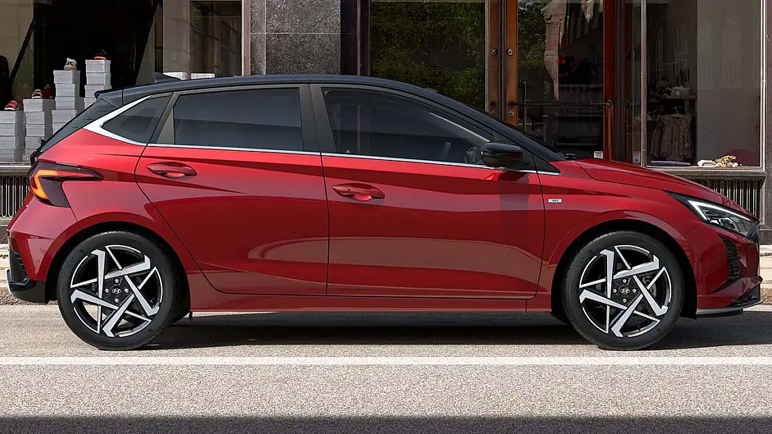Hyundai i20 2025: Şehir Fatihi mi, Yoksa Sadece Göz Boyama mı?
