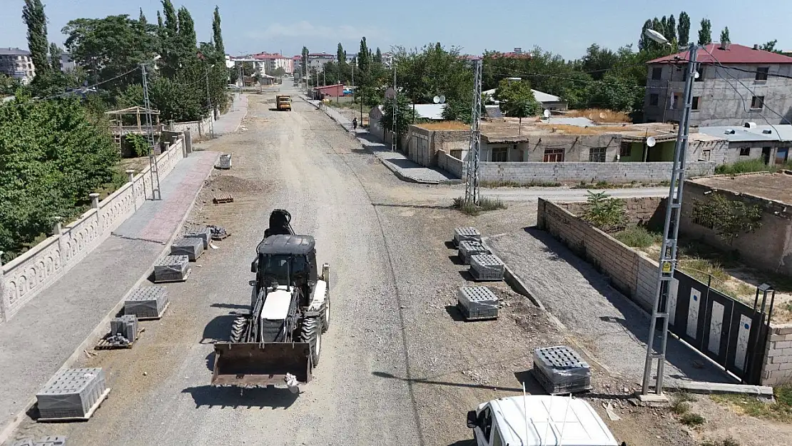 Iğdır Belediyesi'nden Özgür Mahallesi Aktaş Caddesi'nde Altyapı ve Parke Çalışmaları