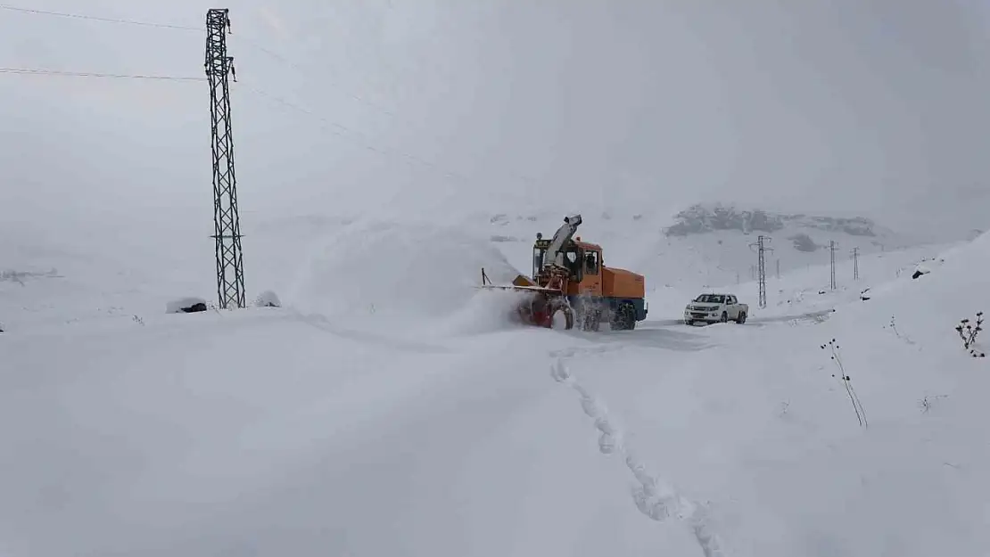 Iğdır'da 4 gündür süren kar esareti sona erdi