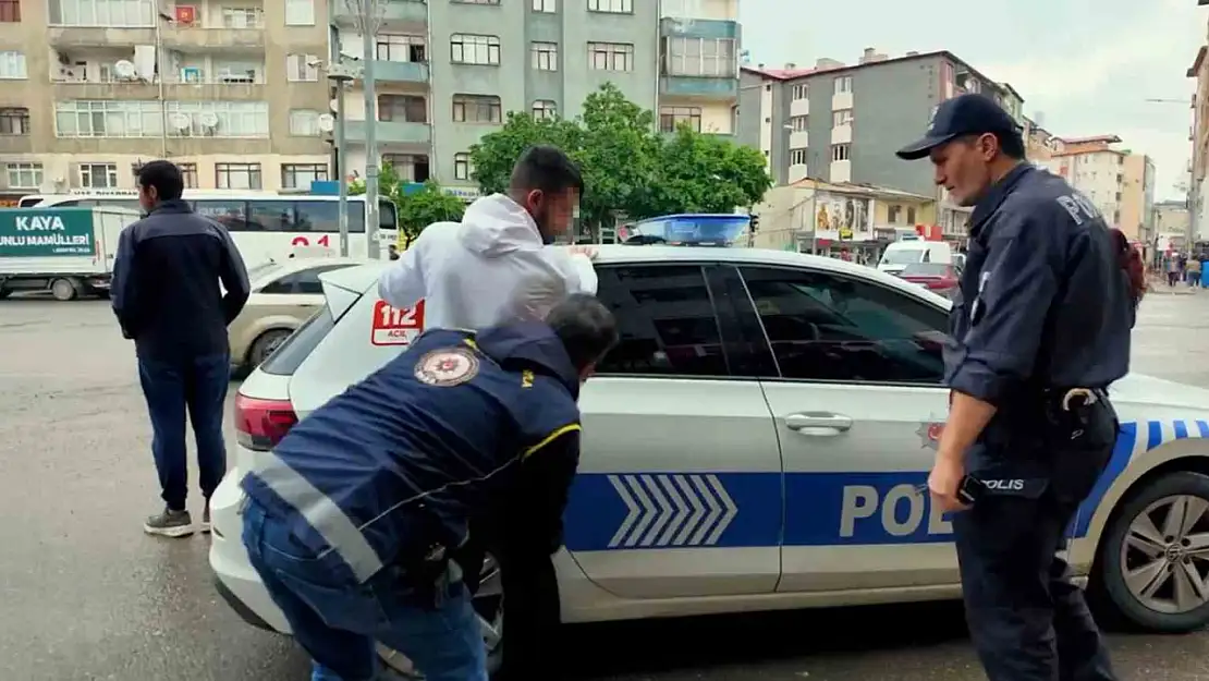 Iğdır'da 556 kişi ve 178 araç denetlendi, yasadışı göçmenler geri gönderildi.