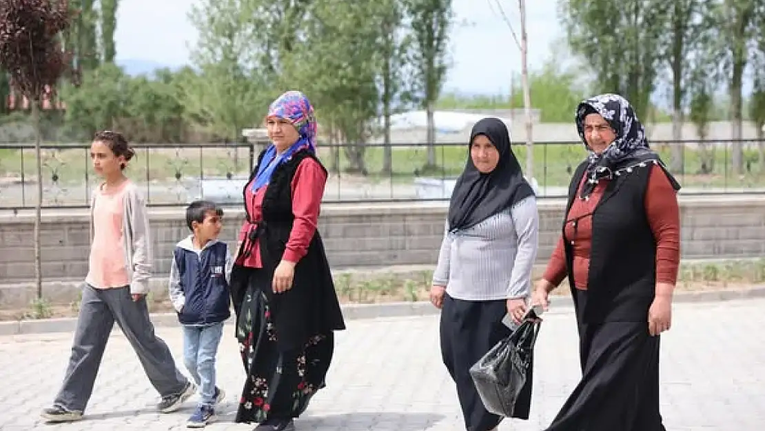 Iğdır'da Anneler Günü'nde geleneksel kahvaltı etkinliği ile annelerin önemi vurgulandı
