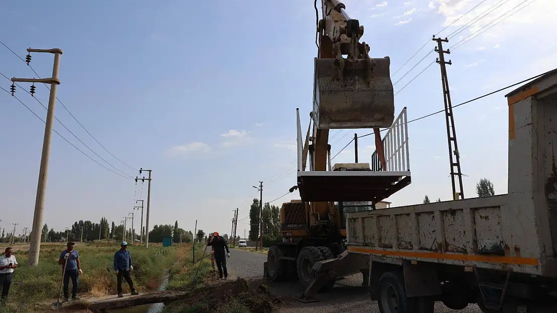 Iğdır'da Cumhuriyet Mahallesi'ne Yeni Yaya Köprüleri Kazandırıldı