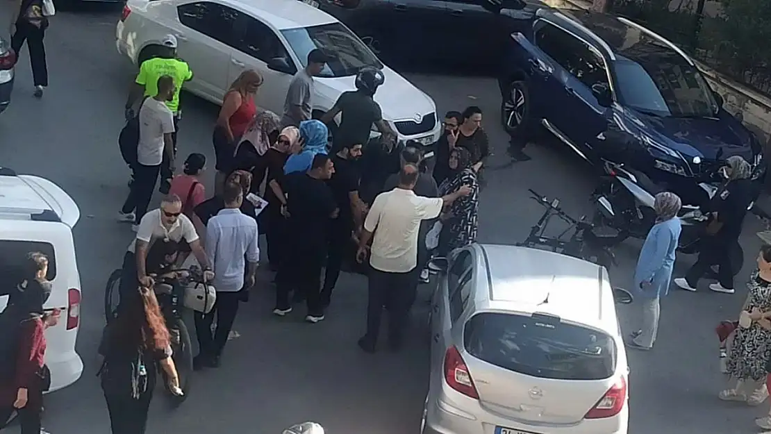 Iğdır'da elektrikli bisikletli çocuğa otomobil çarptı, sağlık ekipleri yardım etti