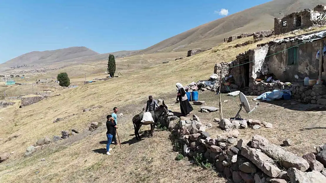 Iğdır'da Eşek Sırtında Su Taşıyan Köylüler, 2025'te Çözüm Bekliyor