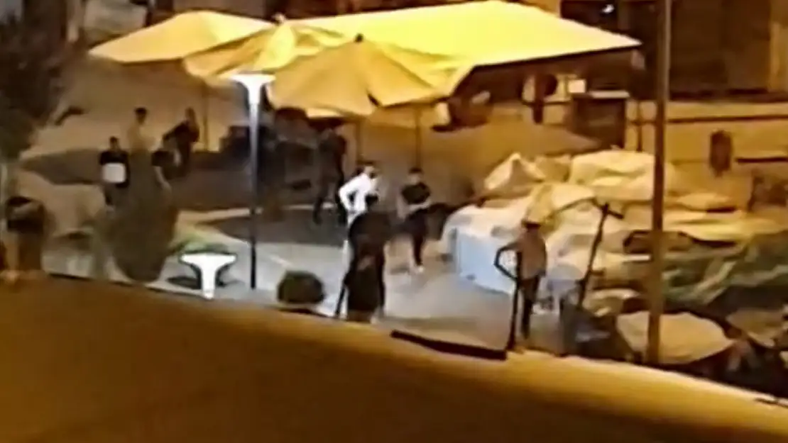 Iğdır'da gençler arasında gece saatlerinde yumruklu kavga!