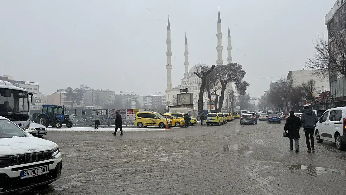 Iğdır'da kar yağışı başladı