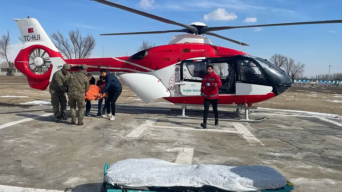 Iğdır'da köyde rahatsızlanan hasta helikopterle hastaneye ulaştırıldı