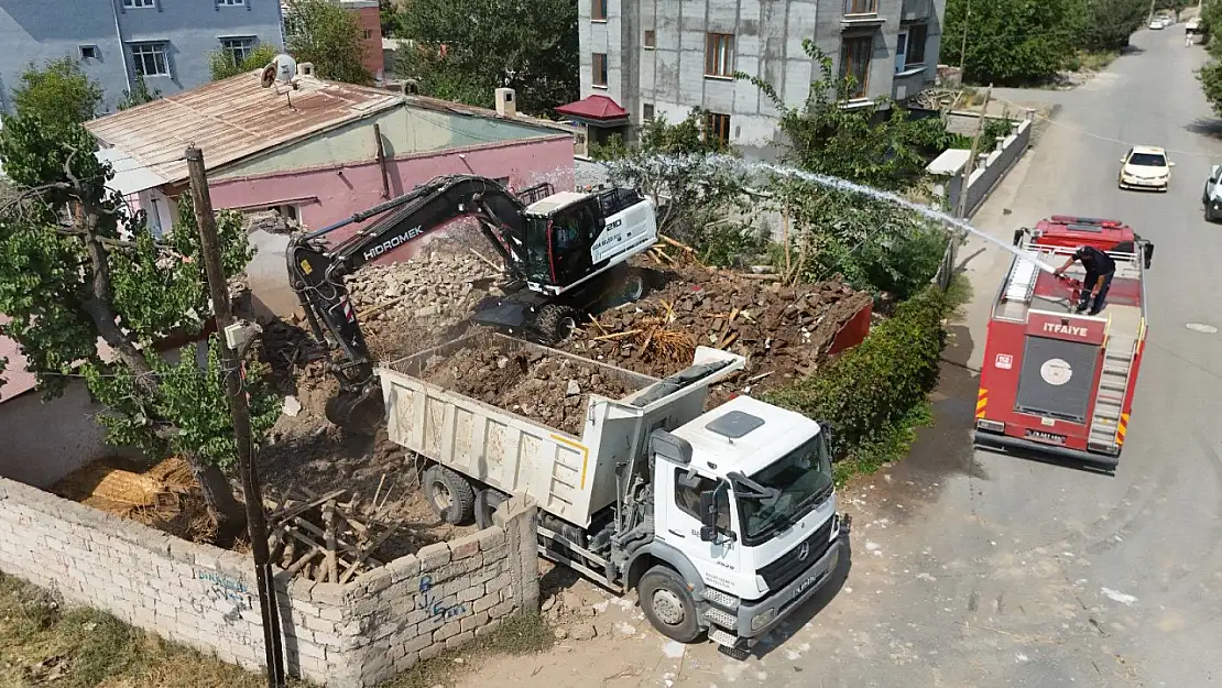 Iğdır'da Metruk Binaların Yıkımı Başladı, Kent Estetiği Yeniden Şekilleniyor