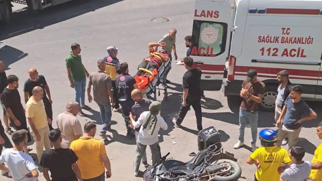Iğdır'da tır motosiklete çarptı: Sürücü hastaneye kaldırıldı