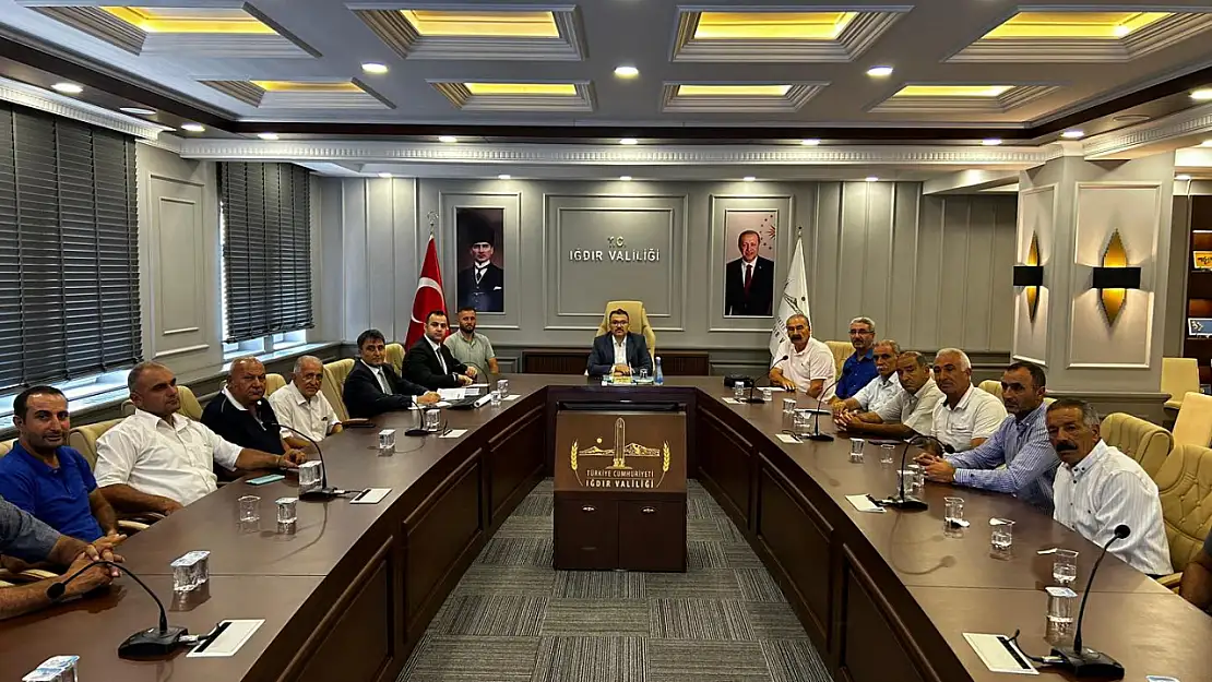 Iğdır'da Vali Turan, muhtarlarla bir araya gelerek halkın taleplerini dinledi