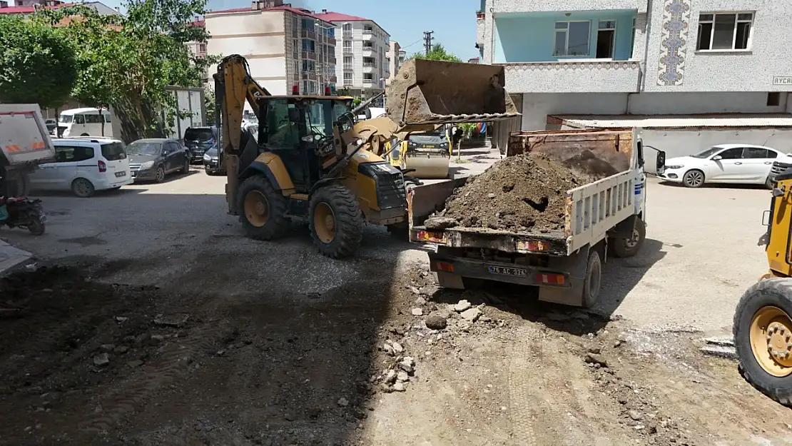 Iğdır'da yol asfaltlama projeleri hız kesmeden devam ediyor