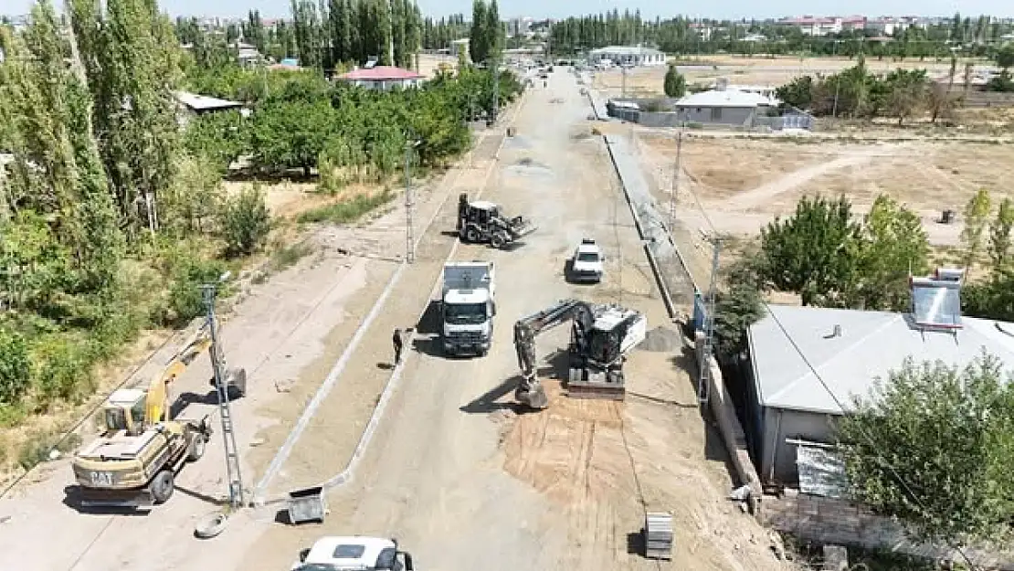 Iğdır'da Yol Dolgu ve Kaldırım Parke Çalışmaları Devam Ediyor