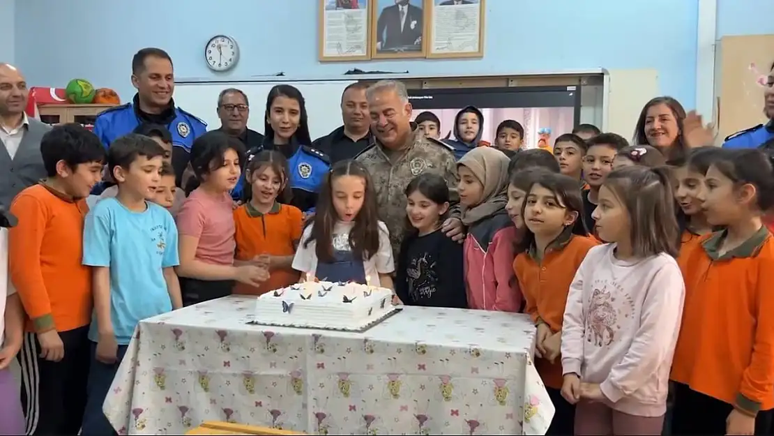 Iğdır Emniyet Müdürü'nden Öğrencilere Sürpriz Doğum Günü Ziyareti!