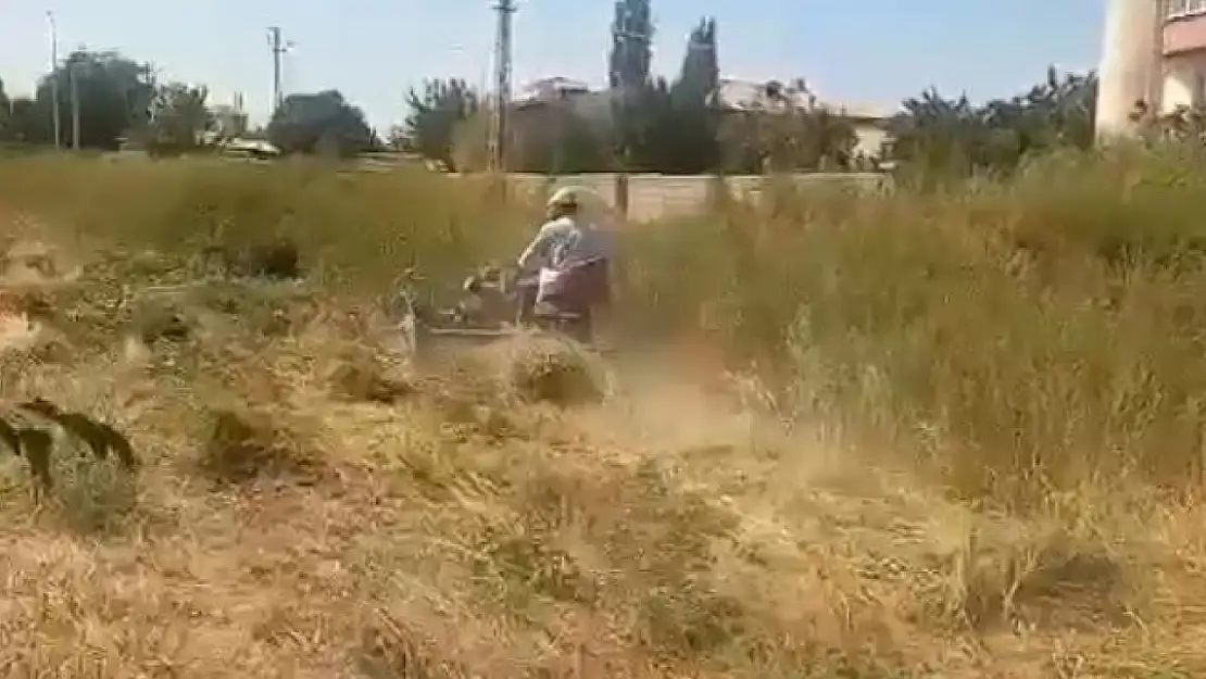 Iğdır Söğütlü Mahallesi İdirmava Mezarlığında Temizlik Çalışması Yapıldı