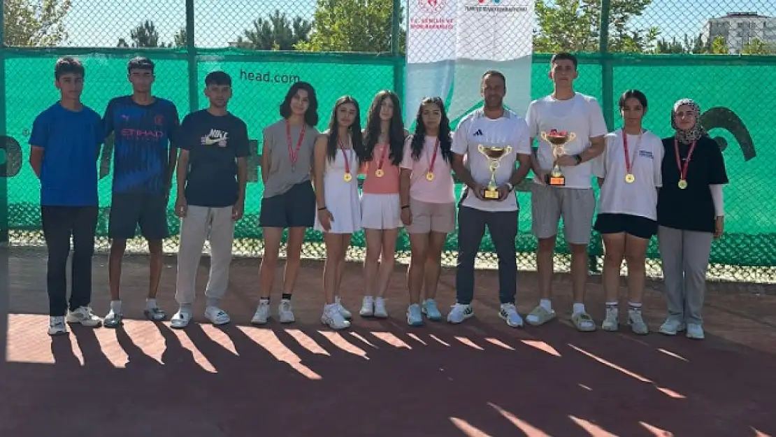 Iğdır Tenis Takımları Bölge Şampiyonu Oldu, Türkiye Finallerinde İlimizi Temsil Edecek