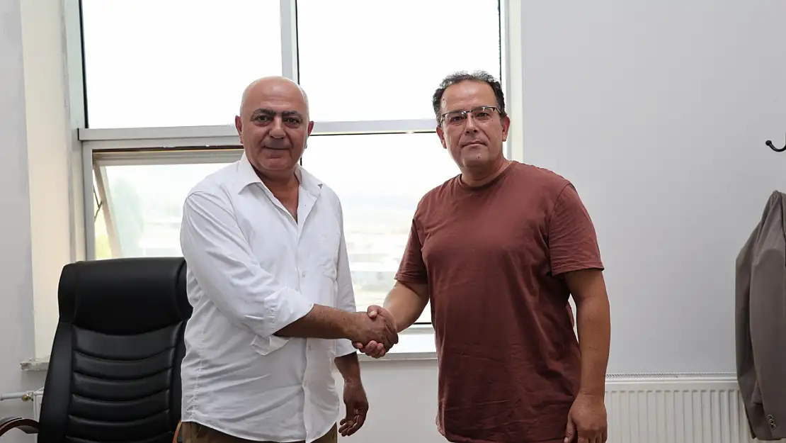 Iğdır Üniversitesi Güzel Sanatlar Fakültesi'nde Dekanlık Değişimi Gerçekleşti