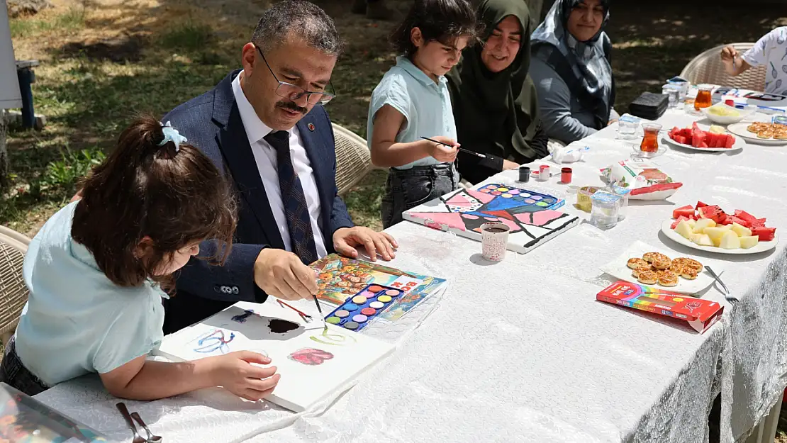 Iğdır Valisi Ercan Turan, 'Bezden Tuvale Hayaller' Etkinliğine Katıldı