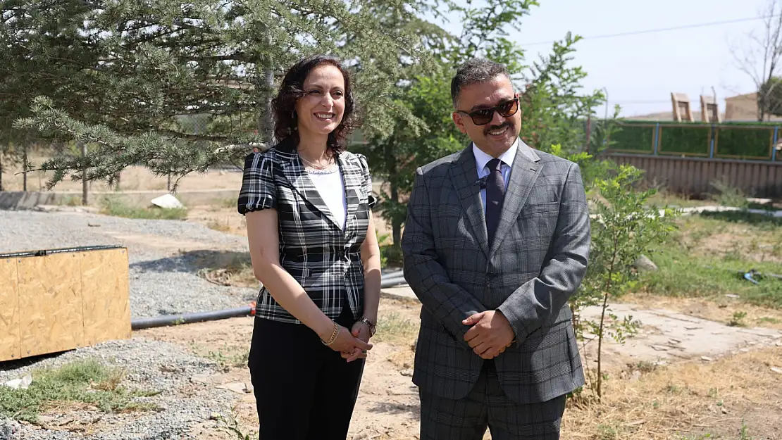 Iğdır Valisi Ercan Turan Sahipsiz Hayvan Bakımevi'ni Ziyaret Etti