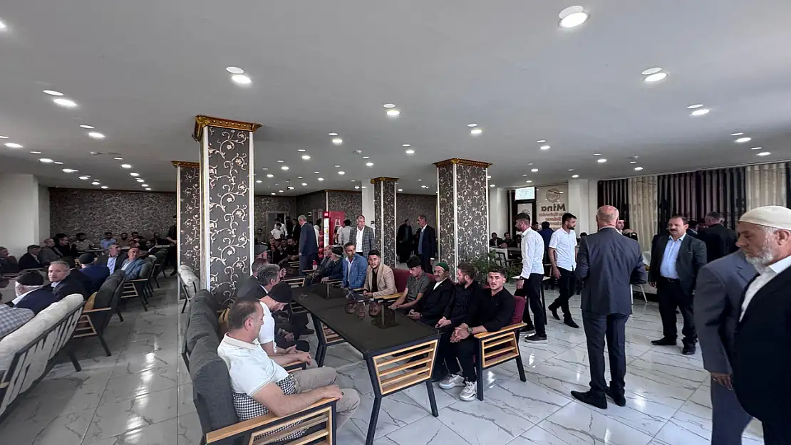 İki yıllık düşmanlık barışla bitti: Patnos'ta aileler sarılarak helalleşti