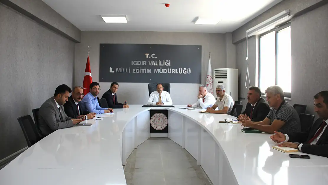 İl Milli Eğitim Müdürü Aziz Gün, Yeni Eğitim-Öğretim Yılı Öncesi Kurum Amirleriyle Toplantı Yaptı