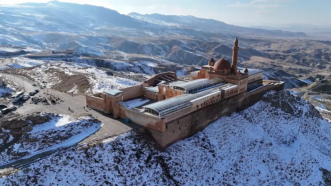 İshak Paşa Sarayı'nın büyüleyici güzelliği dron ile görüntülendi