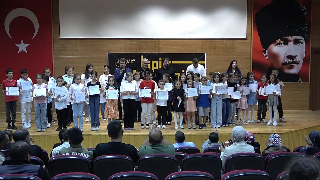 İspir Belediyesi'nde Bayramlaşma ve Sertifika Töreni Bir Arada Gerçekleşti