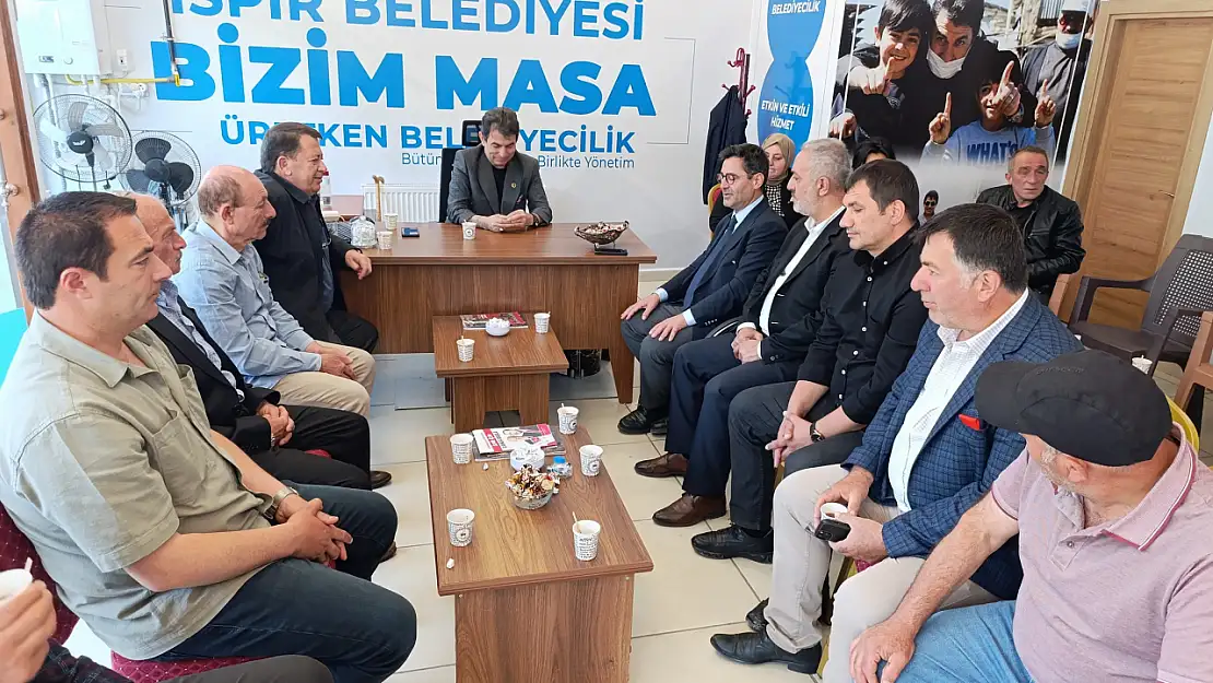 İspir'de Bayram Coşkusu: Belediye Başkanı Ahmet Coşkun Vatandaşlarla Bayramlaştı