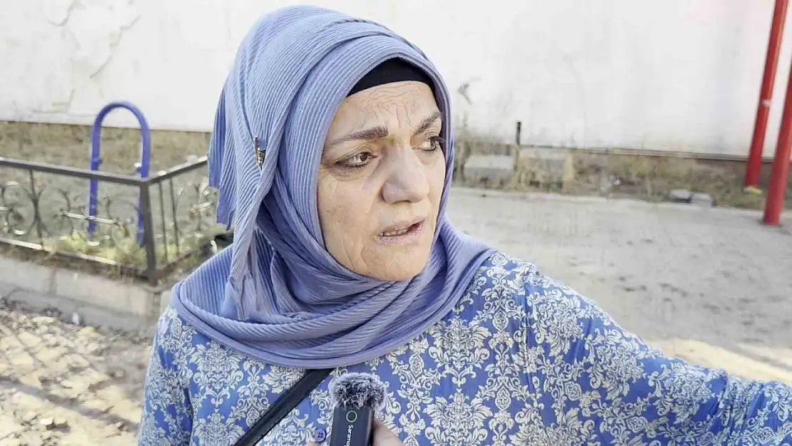İspir'de Heyelan: 70 Konut Tahliye Edildi, Sakinler Yakınlarda Kalıyor!