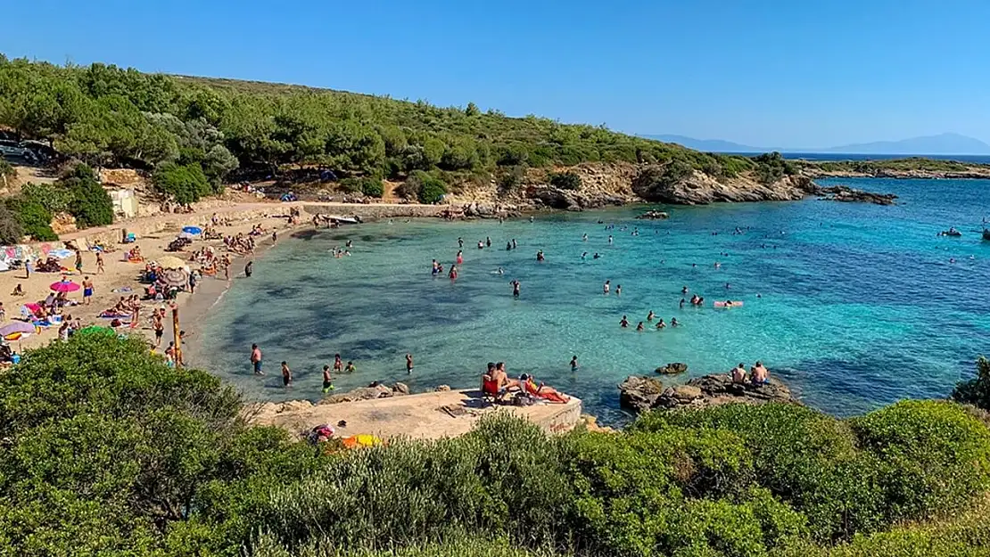İzmir'in Gözde Noktalarından: Seferihisar'da Sığacık Plajı'nda Eşsiz Bir Yaz Deneyimi