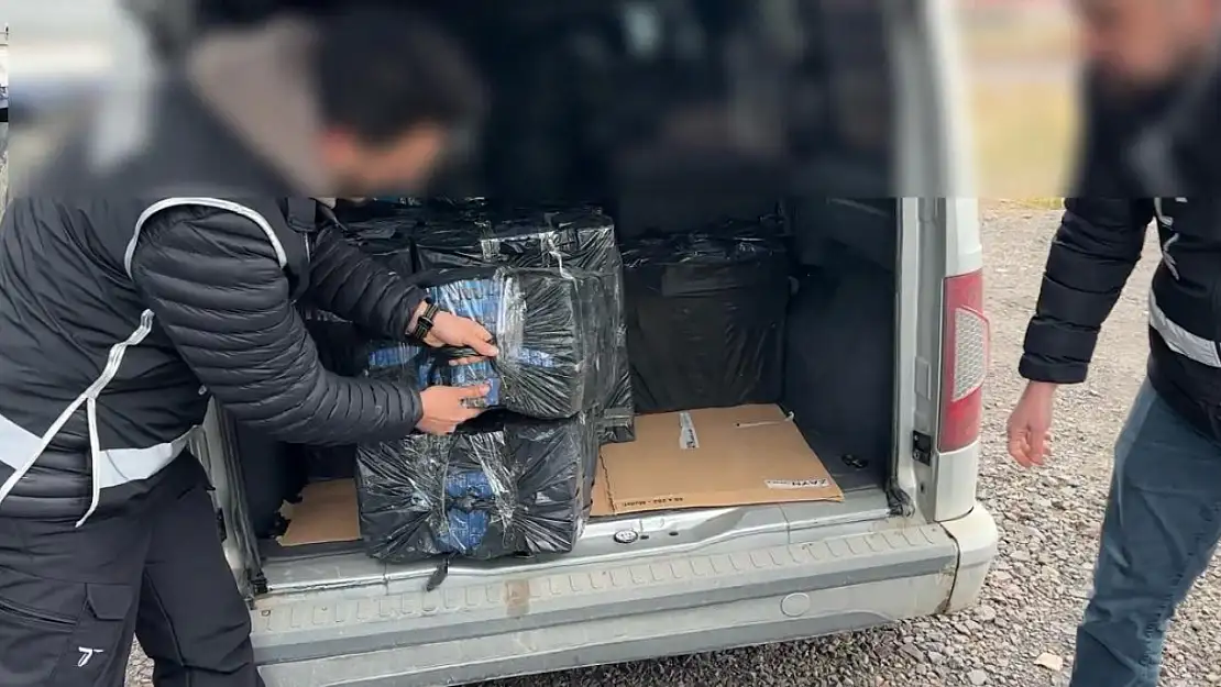 Kaçak sigara taşıyan araç Doğubayazıt'ta durduruldu