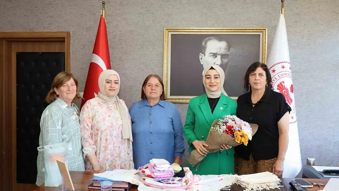 Kadın Kaymakam Kalkan'a Mahalle Kadınlarından Anlamlı Ziyaret ve Hediyeler