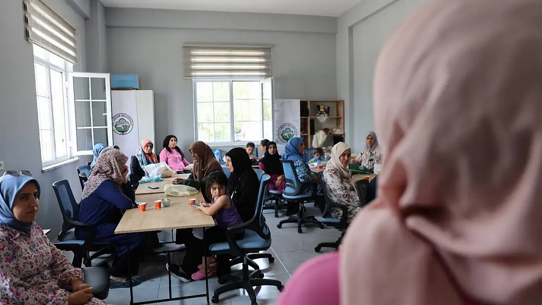 Kadın Yaşam Merkezi'nde Üreme Sağlığı ve Bağımlılıkla Mücadele Eğitimi Gerçekleştirildi