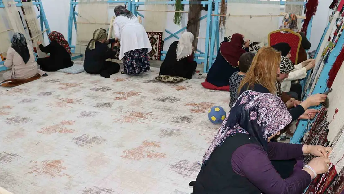Kadınların İlmek İlmek Dokuduğu Kültür: Kilimler Geleceğe Taşınıyor